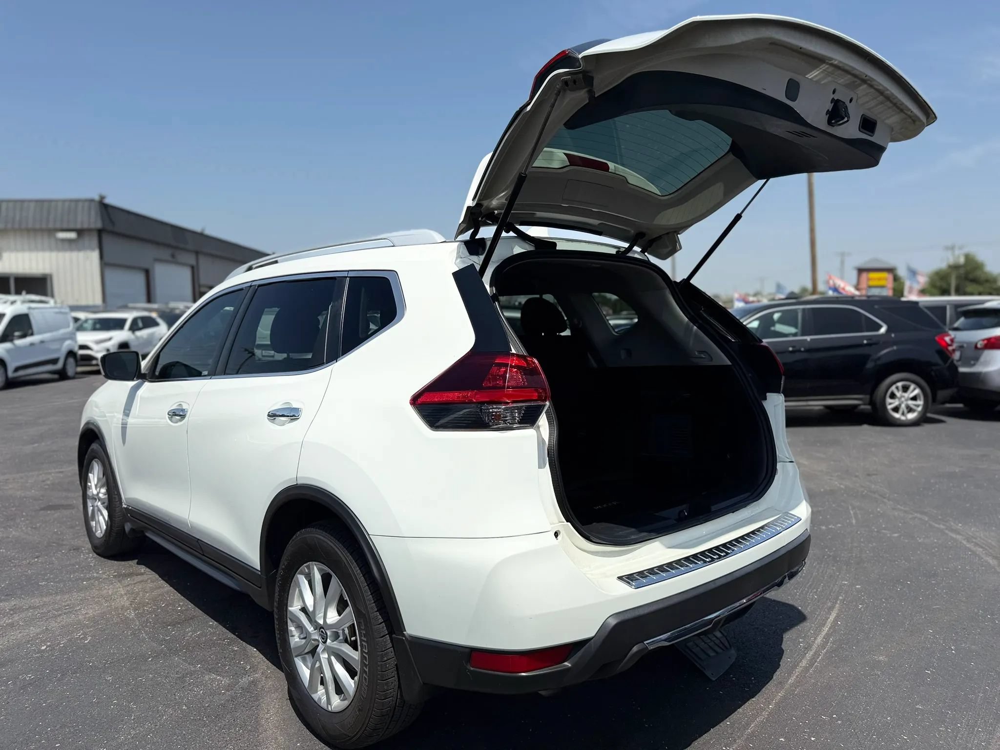 Used 2020 Nissan Rogue S w/ Special Edition Package FWD image 8