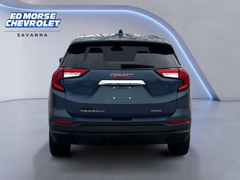 Used 2024 GMC Terrain SLE image 4