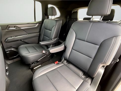 Used 2026 GMC Acadia Elevation w/ Elevation Premium Package FWD image 18