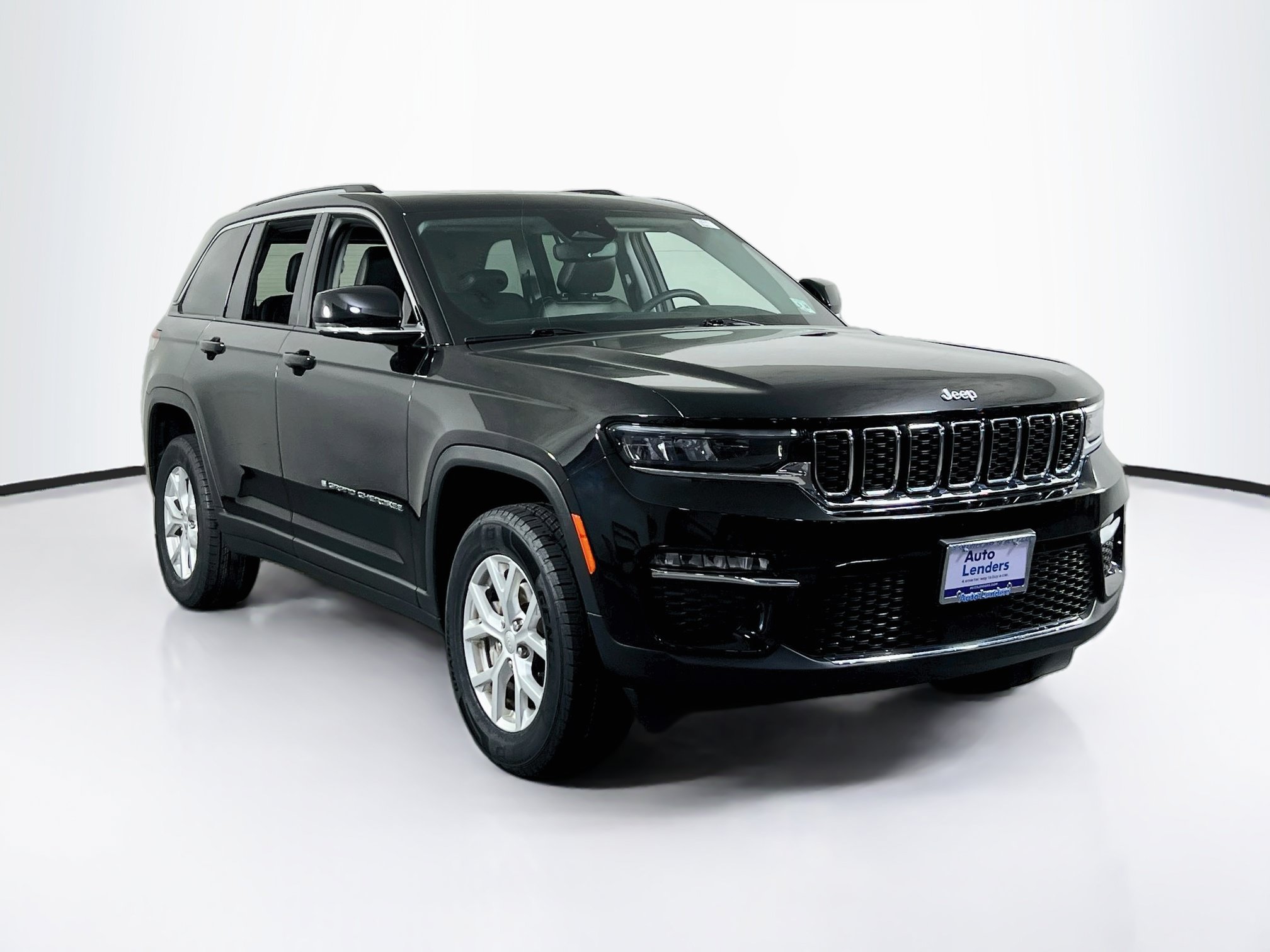 Used 2023 Jeep Grand Cherokee Limited AWD/4WD image 3
