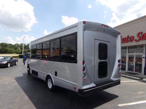 Used 2012 Ford E-450 and Econoline 450 Super Duty w/ Shuttle Bus Prep Pkg image 4