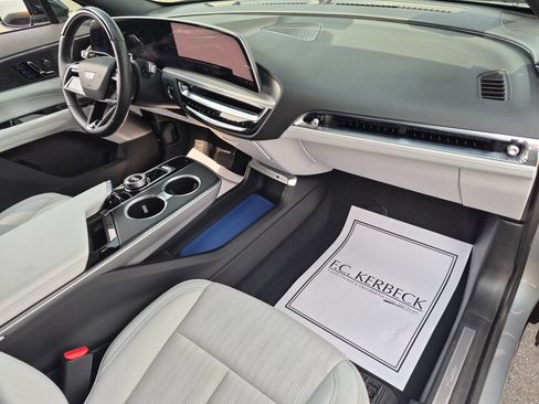 Certified 2024 Cadillac Lyriq Luxury AWD/4WD image 29