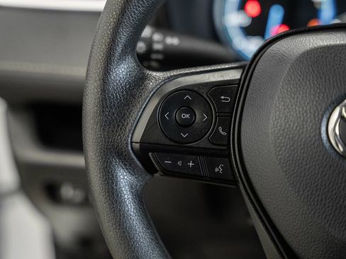 Used 2025 Toyota RAV4 XLE image 25