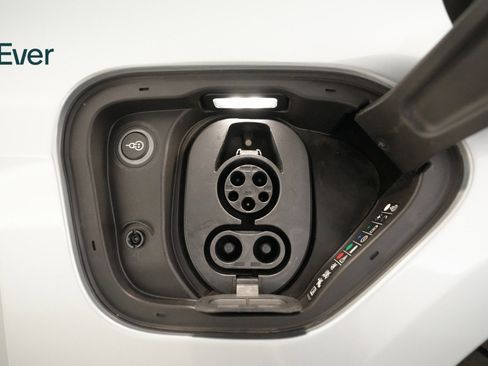 Used 2020 Porsche Taycan 4S image 25