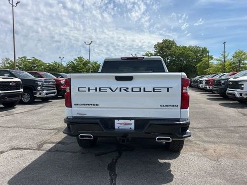 New 2026 Chevrolet Silverado 1500 Custom Trail Boss w/ LPO, Dark Essentials Package AWD/4WD image 4