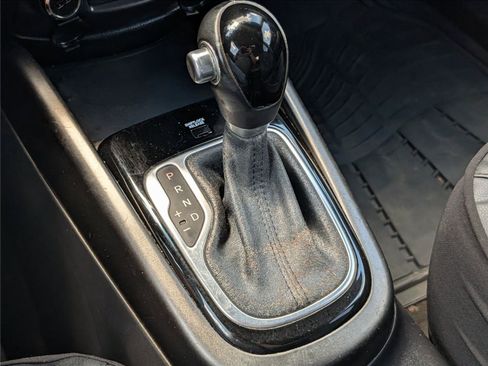 Used 2013 Kia Soul + FWD image 18