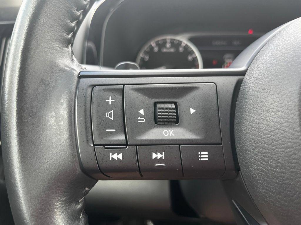 Used 2025 Nissan Pathfinder SV AWD/4WD image 15