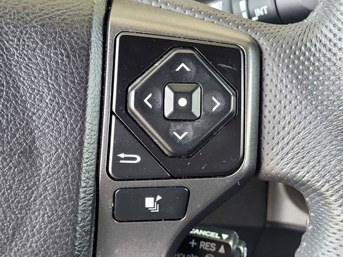 Used 2022 Toyota Tacoma TRD Off-Road AWD/4WD image 33