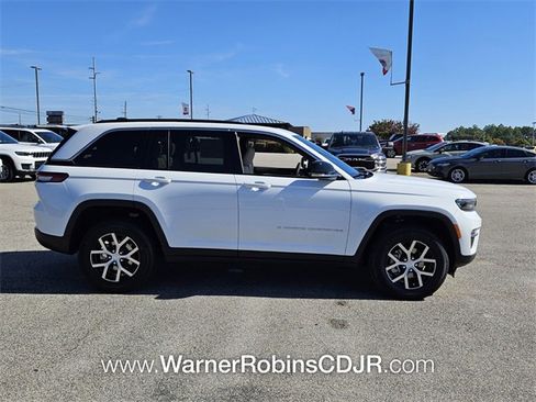 New 2025 Jeep Grand Cherokee Limited image 16