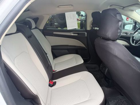 Used 2019 Ford Fusion SE w/ Equipment Group 151A FWD image 17