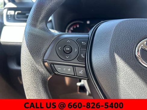 Used 2025 Toyota RAV4 XLE AWD/4WD image 11