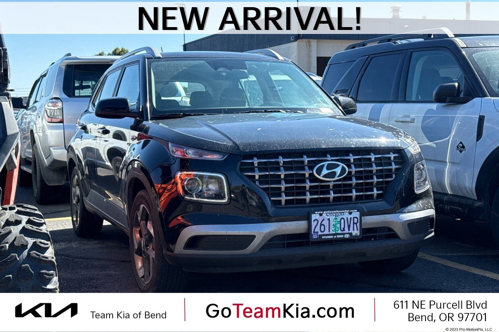Used 2025 Hyundai Venue SEL FWD image 1