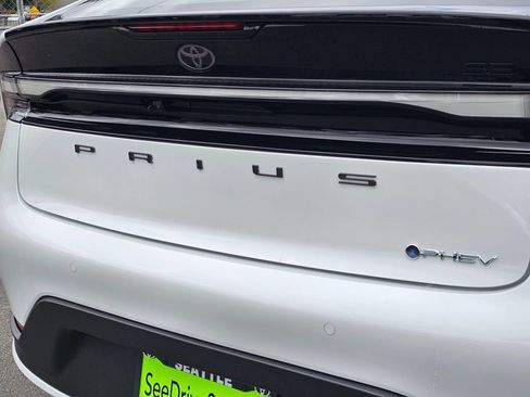 New 2026 Toyota Prius Plug-In Hybrid FWD image 13
