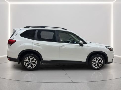 Used 2020 Subaru Forester Premium AWD/4WD image 6