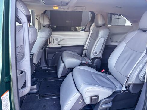 Used 2024 Toyota Sienna Limited image 21