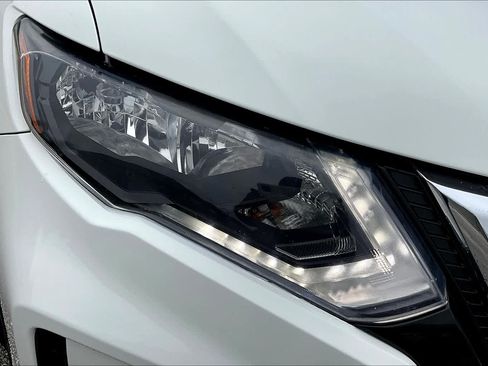 Used 2019 Nissan Rogue SV FWD image 27