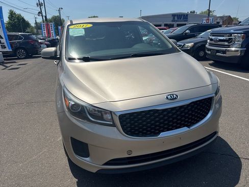Used 2017 Kia Sedona LX FWD image 21