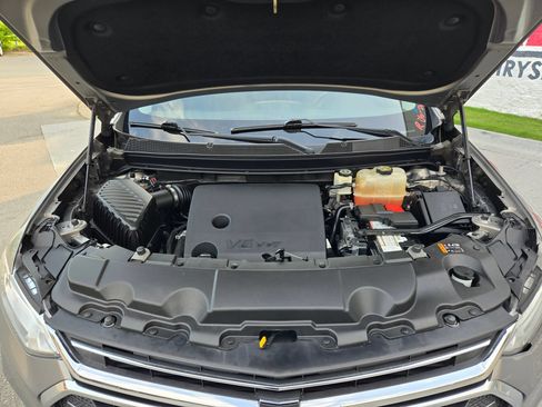 Used 2018 Chevrolet Traverse LT FWD image 19