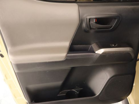 Used 2017 Toyota Tacoma 4x4 Double Cab image 16