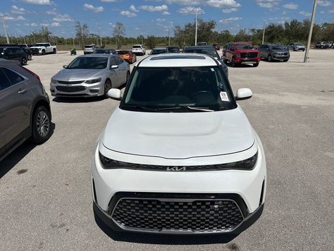 Used 2024 Kia Soul EX image 3