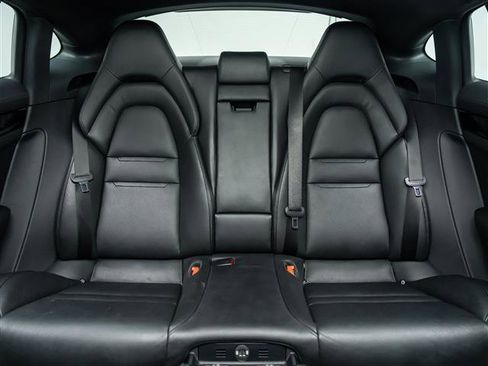 Used 2019 Porsche Panamera 4 image 32