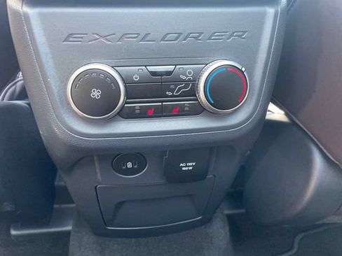 Certified 2025 Ford Explorer Platinum w/ Ultimate Package AWD/4WD image 24