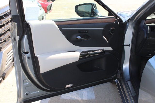 Certified 2025 Lexus ES 350 w/ Premium Package FWD image 11