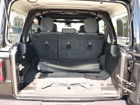 Used 2025 Jeep Wrangler Unlimited Sahara image 38