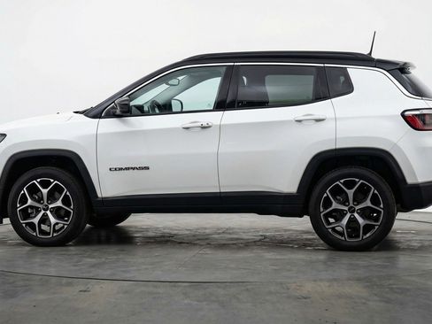 Used 2025 Jeep Compass Limited image 5