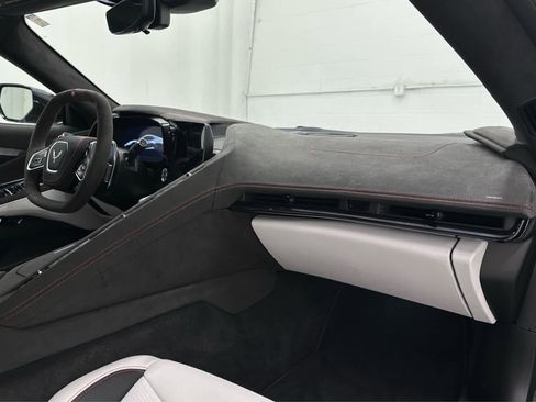 Used 2023 Chevrolet Corvette Stingray Premium Conv w/ Z51 Performance Package image 22