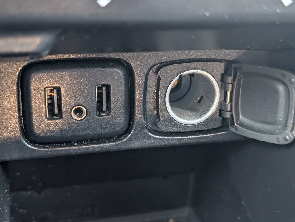 Used 2018 Buick Encore Essence FWD image 23