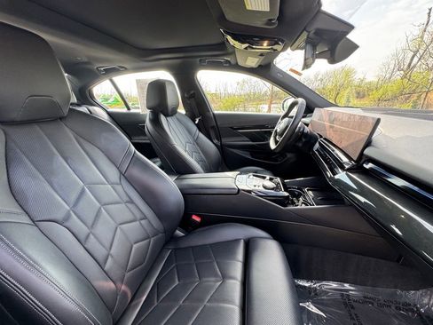 Certified 2024 BMW 530i xDrive AWD/4WD image 29