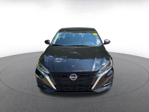 Used 2025 Nissan Altima 2.5 SV FWD image 4