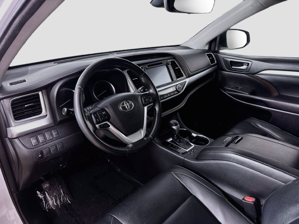 Used 2018 Toyota Highlander XLE AWD/4WD image 10