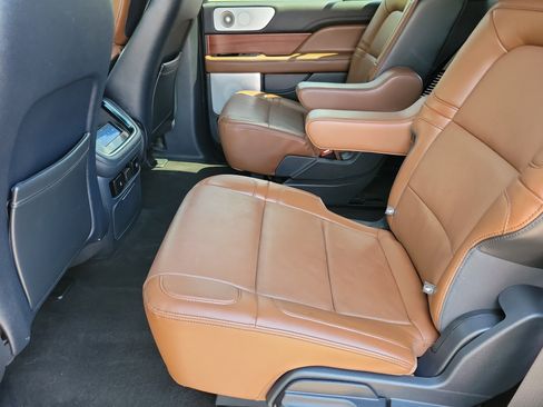 Used 2023 Lincoln Navigator Reserve image 8