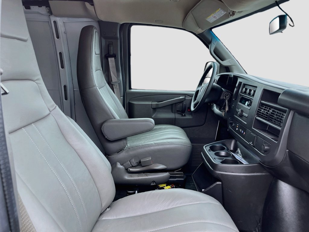 Used 2025 GMC Savana 3500 w/ Driver Convenience Package RWD image 25