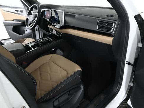 Used 2024 Volkswagen Atlas Cross Sport SE w/ Black Wheel Package AWD/4WD image 11