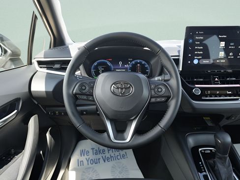 Used 2026 Toyota Corolla SE w/ SE Premium Package FWD image 15