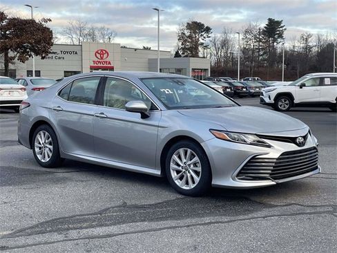 Used 2022 Toyota Camry LE image 8