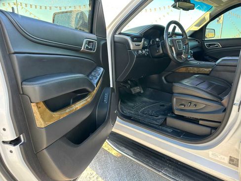 Used 2017 GMC Yukon Denali image 20