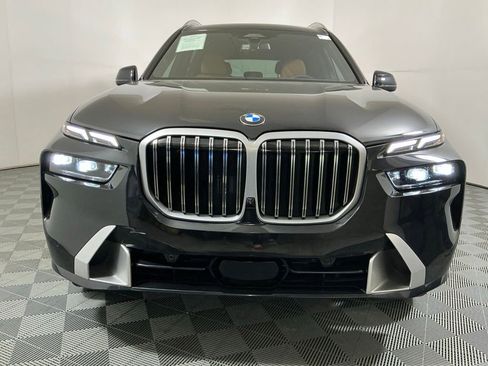 Certified 2025 BMW X7 xDrive40i w/ Premium Package AWD/4WD image 3