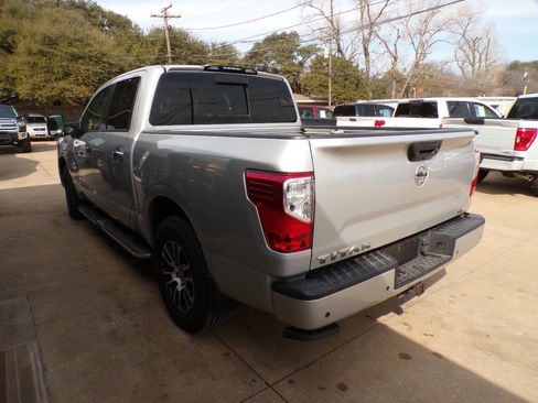 Used 2020 Nissan Titan SV w/ SV Convenience Package image 5