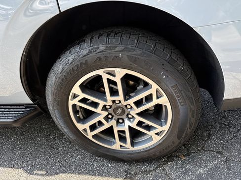 Used 2025 Ford Expedition Active AWD/4WD image 19