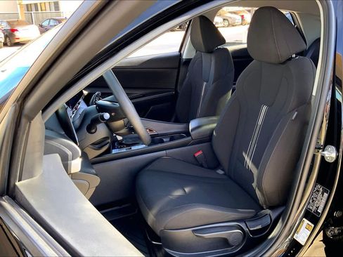 Used 2024 Hyundai Elantra Blue image 8