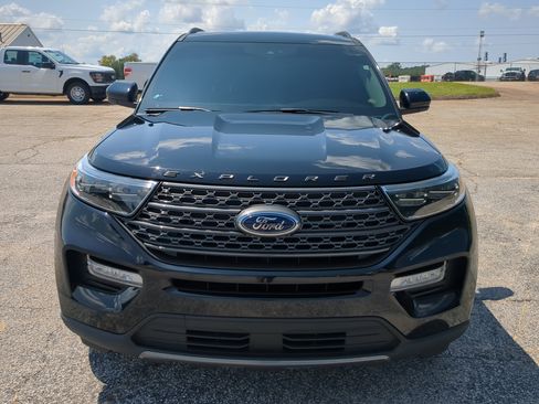 Certified 2023 Ford Explorer XLT w/ Equipment Group 202A RWD image 7