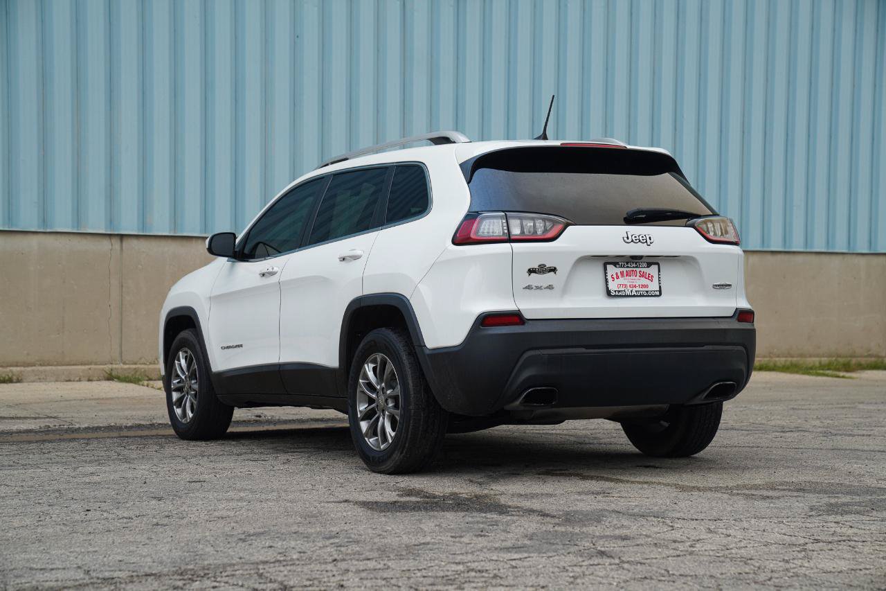Used 2019 Jeep Cherokee Latitude Plus w/ Cold Weather Group AWD/4WD image 16