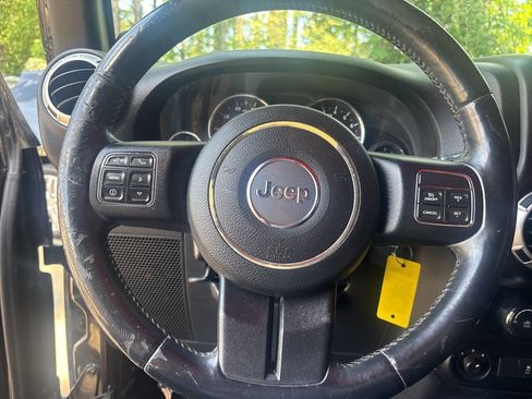 Used 2013 Jeep Wrangler Unlimited Sahara w/ Connectivity Group AWD/4WD image 12