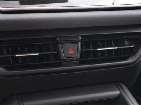 New 2025 Volkswagen Tiguan SE image 15