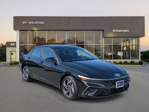 Used 2025 Hyundai Elantra SEL FWD image 1