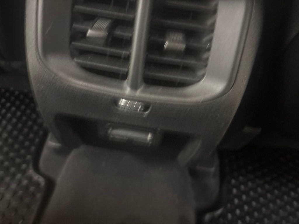 Used 2019 Jeep Cherokee Latitude Plus w/ Cold Weather Group AWD/4WD image 30
